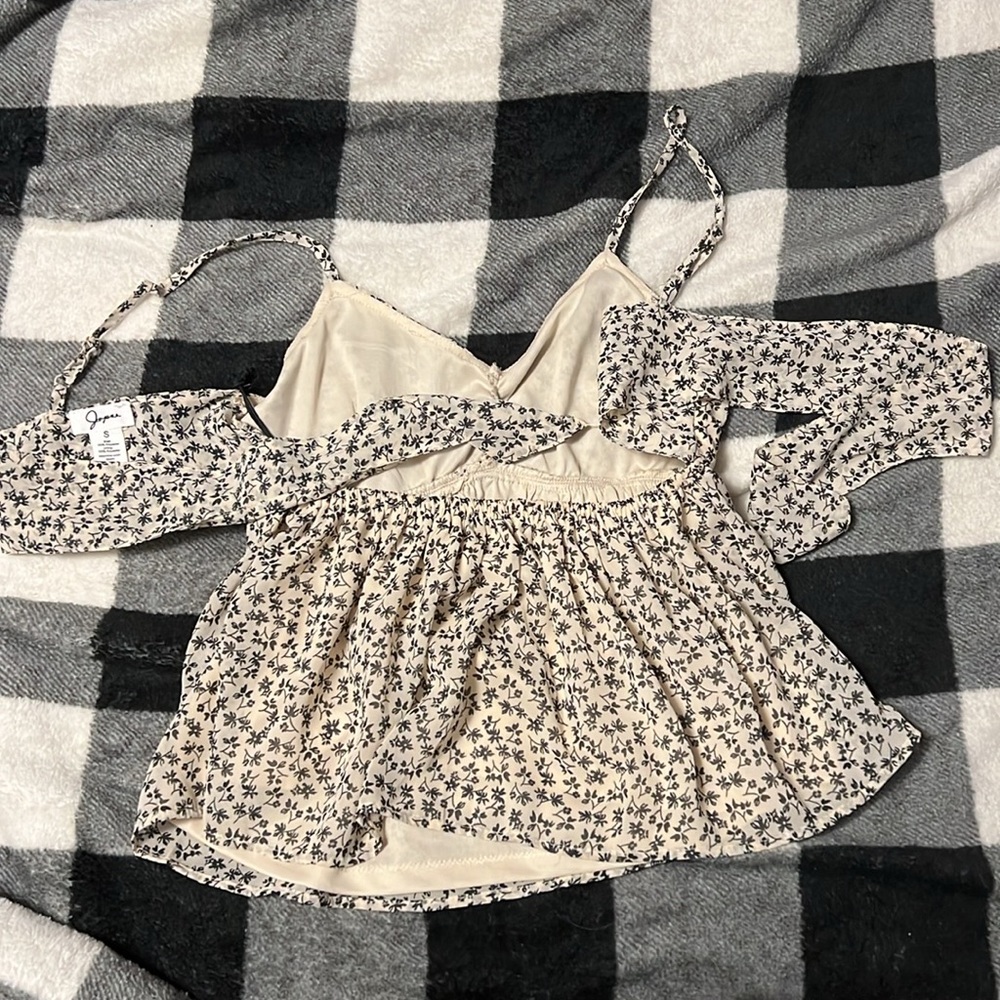 Japna Spaghetti Strap Tie Back Blouse. Size Small. Cream/Tan and Black floral - Picture 10 of 12